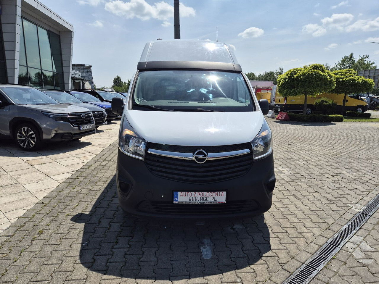Opel Vivaro 2900 / 125KM / L2H2 Maxi / Mobile Service / 1 Owner - Kis furgon: 4 kép. Opel Vivaro 2900 / 125KM / L2H2 Maxi / Mobile Service / 1 Owner - Kis furgon: 4 kép.