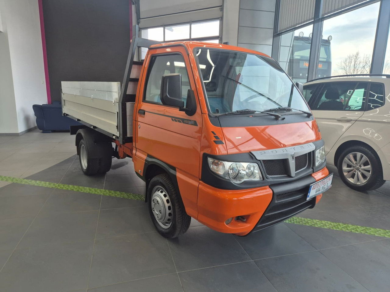 Piaggio Porter Maxxi eXtra / Kipper / 1 Owner / LOW KM - Billenőplatós kisteherautó: 4 kép. Piaggio Porter Maxxi eXtra / Kipper / 1 Owner / LOW KM - Billenőplatós kisteherautó: 4 kép.