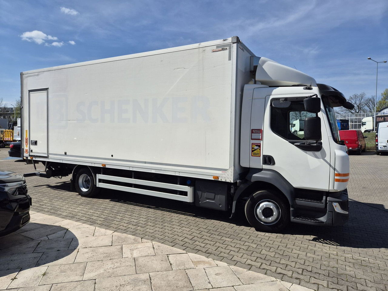 Renault D Gama 12.220 / LOW KM / Euro6 - Dobozos felépítményű teherautó: 4 kép. Renault D Gama 12.220 / LOW KM / Euro6 - Dobozos felépítményű teherautó: 4 kép.