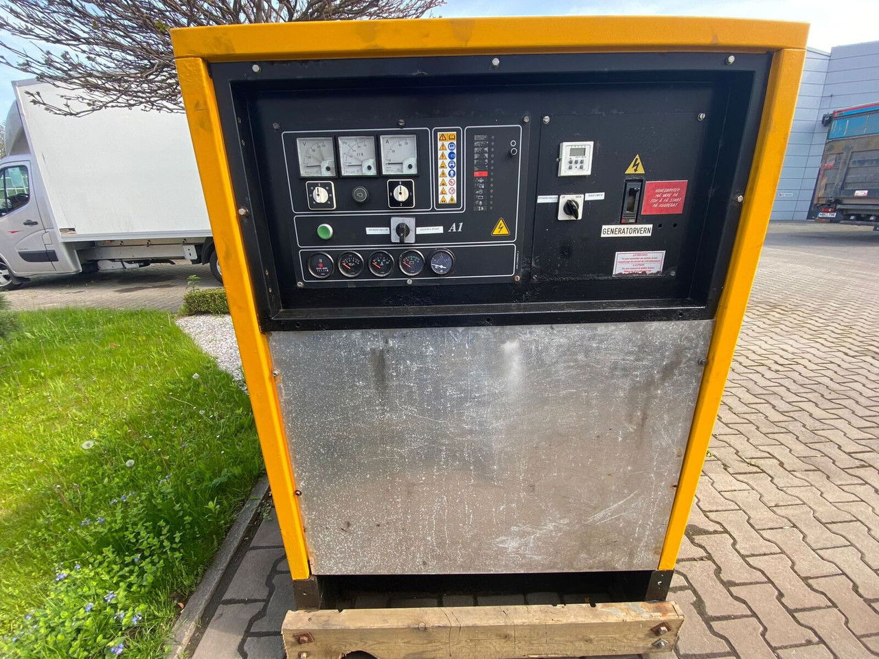 SDMO NS 60 W M, Silent generator 60kVA, 48KW NS 60 W M, Silent generator 60kVA, - Áramfejlesztő: 3 kép. SDMO NS 60 W M, Silent generator 60kVA, 48KW NS 60 W M, Silent generator 60kVA, - Áramfejlesztő: 3 kép.