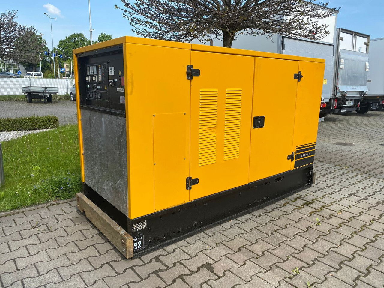SDMO NS 60 W M, Silent generator 60kVA, 48KW NS 60 W M, Silent generator 60kVA, - Áramfejlesztő: 2 kép. SDMO NS 60 W M, Silent generator 60kVA, 48KW NS 60 W M, Silent generator 60kVA, - Áramfejlesztő: 2 kép.