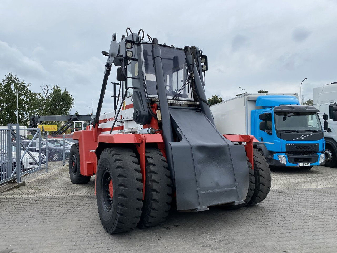 Konténerrakodó SVETRUCK TMF 12/9 HB / 1 Owner / Elme Spreader / Wood LOG A RM: 7 kép. Konténerrakodó SVETRUCK TMF 12/9 HB / 1 Owner / Elme Spreader / Wood LOG A RM: 7 kép.