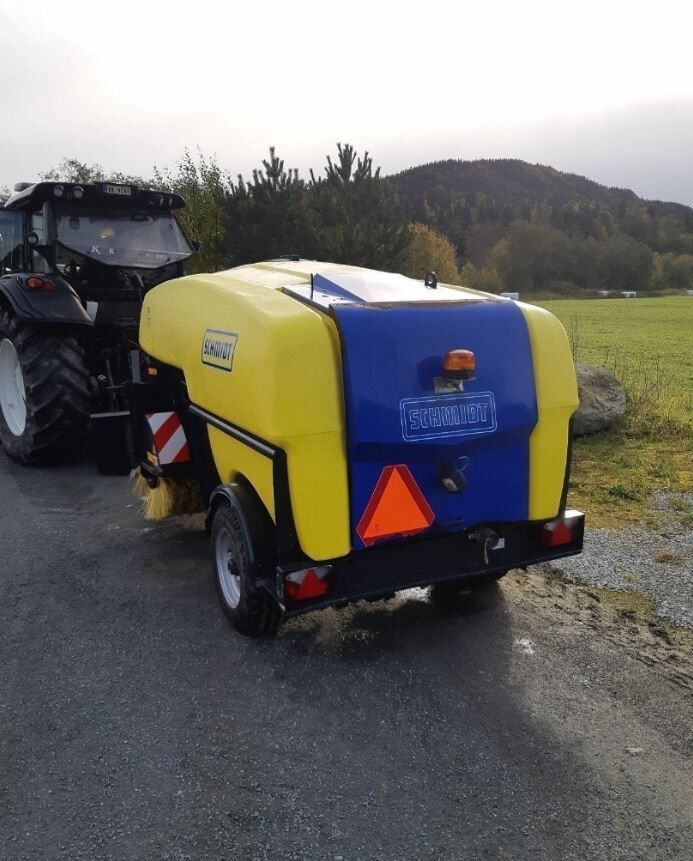 Schmidt TSS 122, Like NEW, Only 203 hours, up to 40KM/h - Transport all - Utcaseprő gép: 3 kép. Schmidt TSS 122, Like NEW, Only 203 hours, up to 40KM/h - Transport all - Utcaseprő gép: 3 kép.