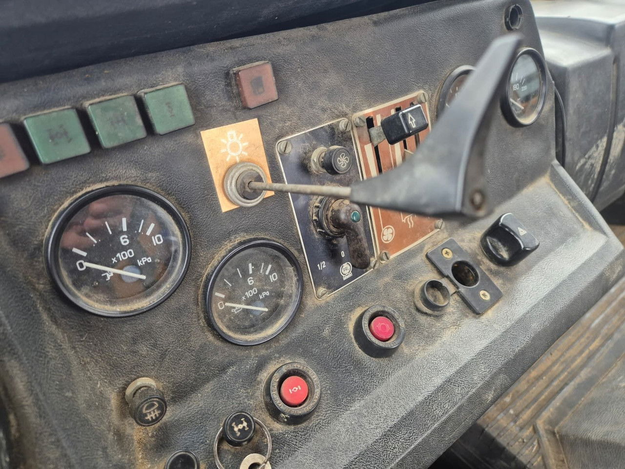 Autódaru Tatra T 815 6X6 / 20Tons / Chepper: 19 kép.