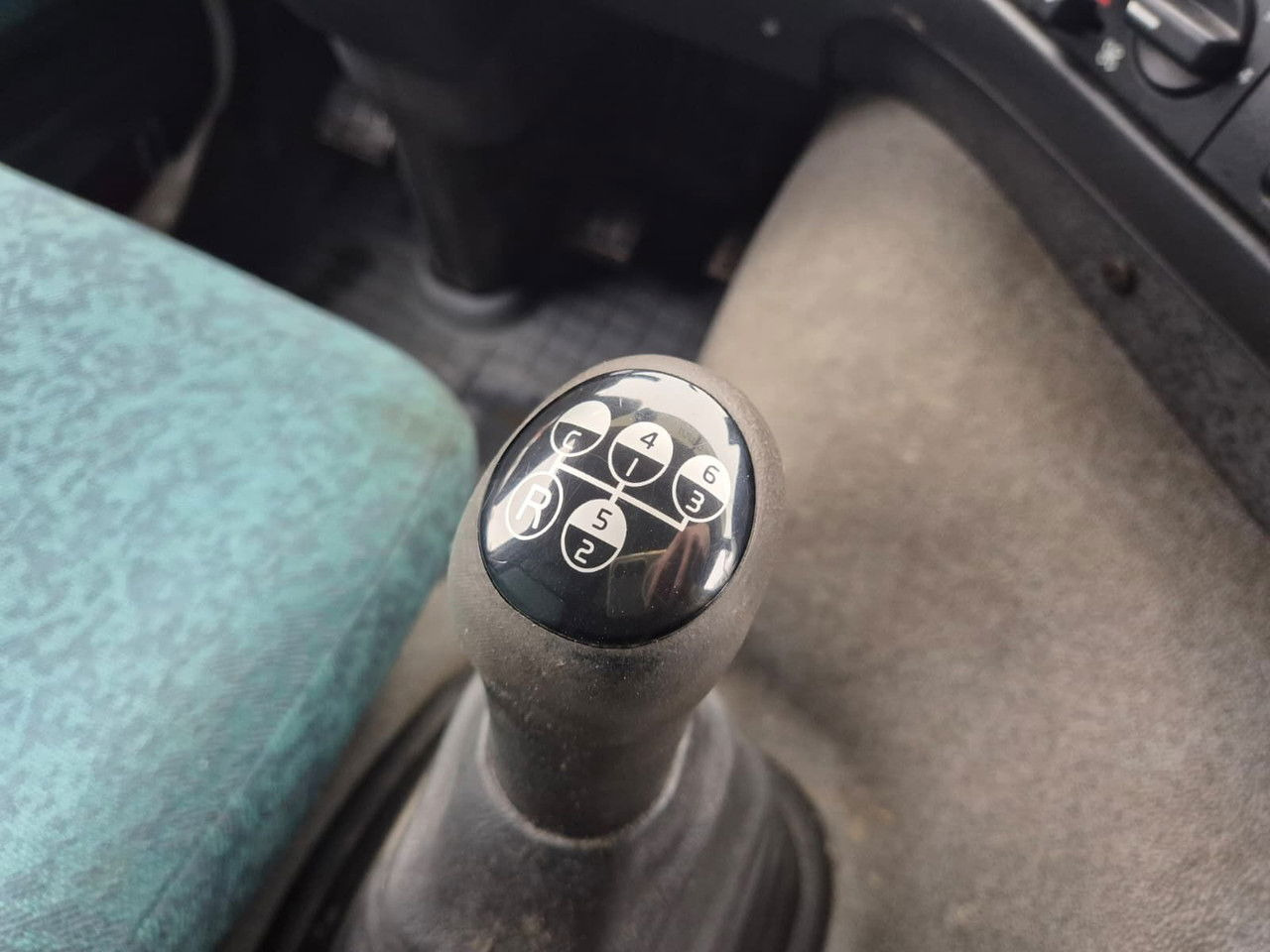 Lószállító kamion VOLVO FM 7 5 Horses / 3 People Live Cabin / 1 Owner / Serviced: 25 kép. Lószállító kamion VOLVO FM 7 5 Horses / 3 People Live Cabin / 1 Owner / Serviced: 25 kép.