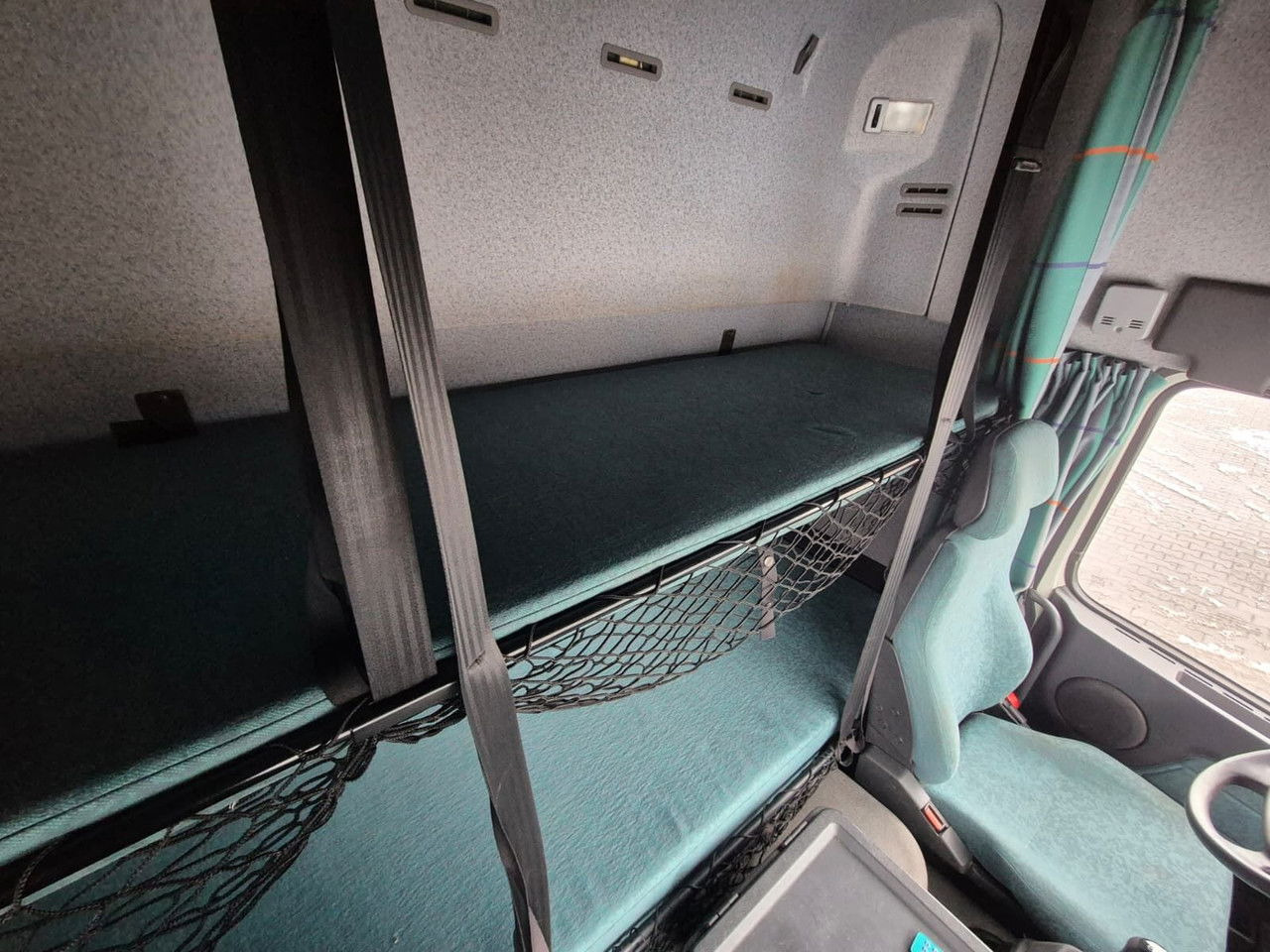 Lószállító kamion VOLVO FM 7 5 Horses / 3 People Live Cabin / 1 Owner / Serviced: 23 kép. Lószállító kamion VOLVO FM 7 5 Horses / 3 People Live Cabin / 1 Owner / Serviced: 23 kép.