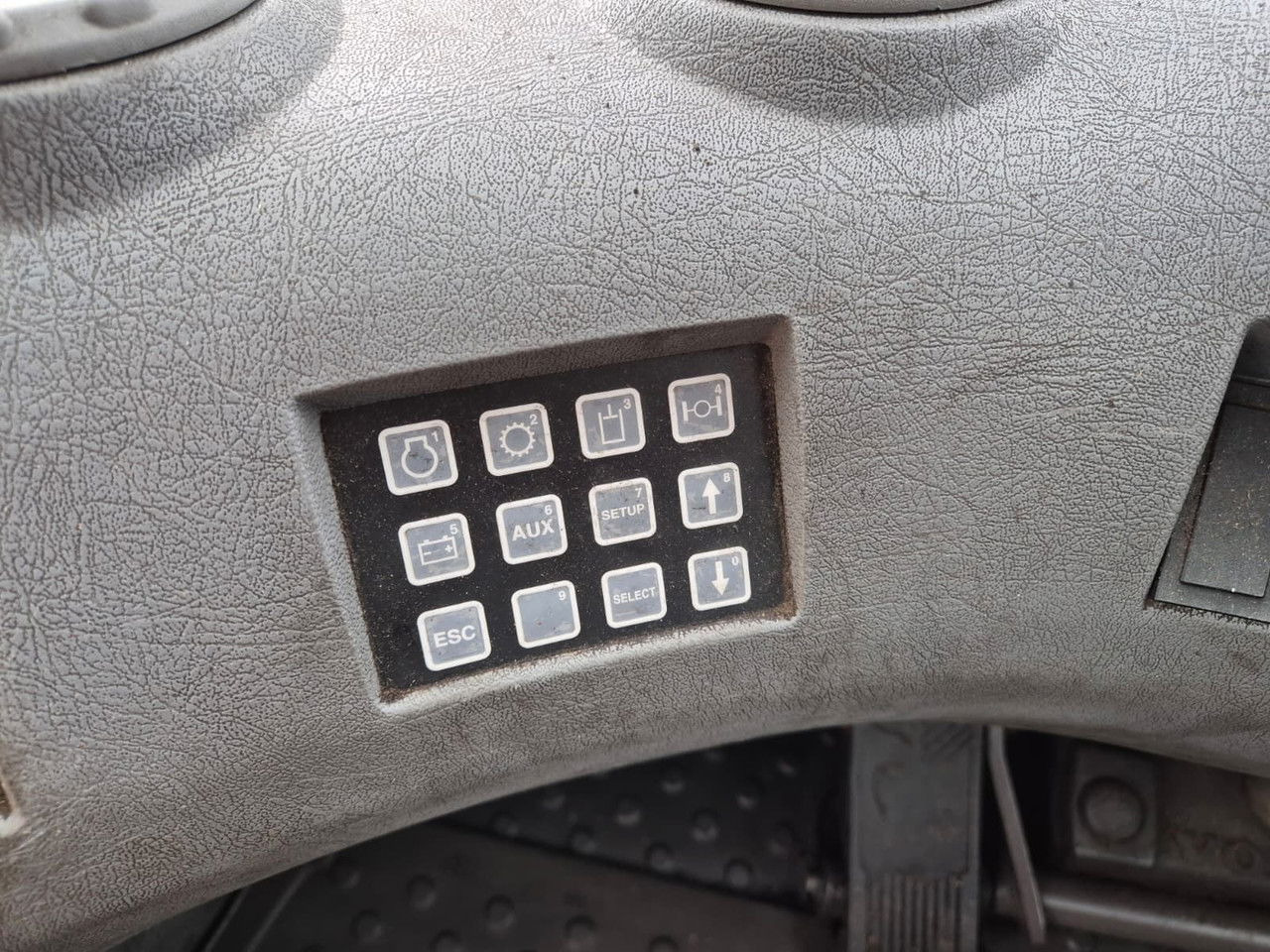 Gumikerekes homlokrakodó VOLVO L180 E / 4WD / 1 Owner / Wood LOG: 30 kép. Gumikerekes homlokrakodó VOLVO L180 E / 4WD / 1 Owner / Wood LOG: 30 kép.