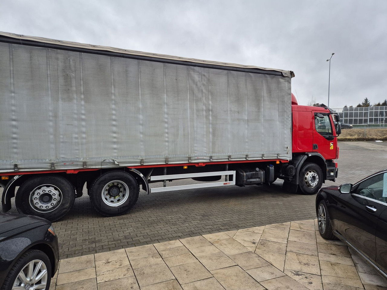 Volvo FE 320 62R / Serviced / 22 EP / Euro 4 - Ponyvás teherautó: 5 kép. Volvo FE 320 62R / Serviced / 22 EP / Euro 4 - Ponyvás teherautó: 5 kép.