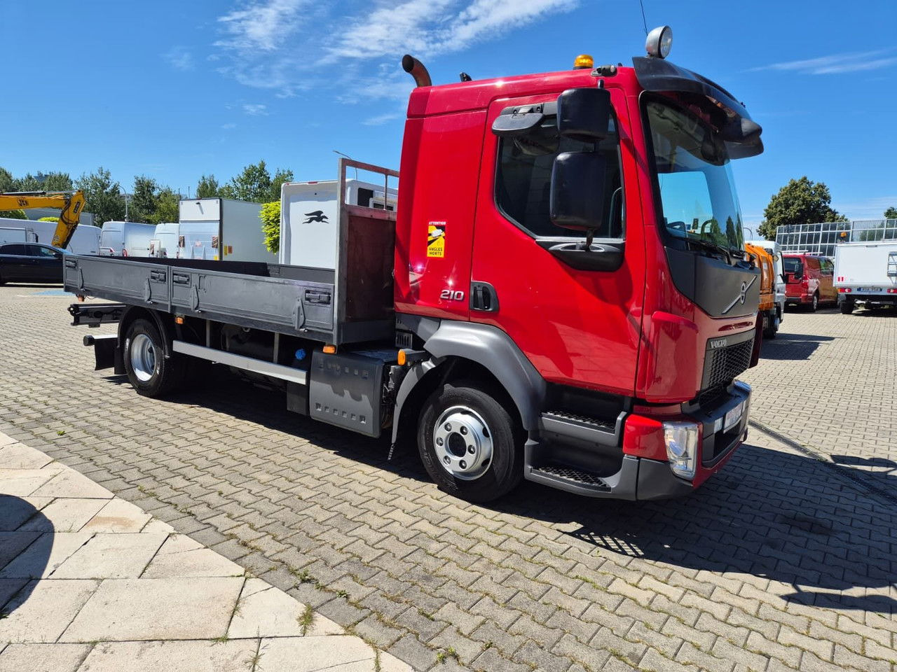 Volvo FL 210 1 Owner / LOW KM / Fassi - Platós teherautó, Darus autó: 5 kép. Volvo FL 210 1 Owner / LOW KM / Fassi - Platós teherautó, Darus autó: 5 kép.