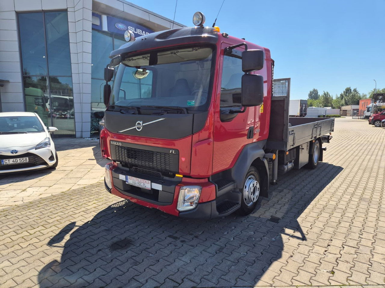 Volvo FL 210 1 Owner / LOW KM / Fassi - Platós teherautó, Darus autó: 2 kép. Volvo FL 210 1 Owner / LOW KM / Fassi - Platós teherautó, Darus autó: 2 kép.