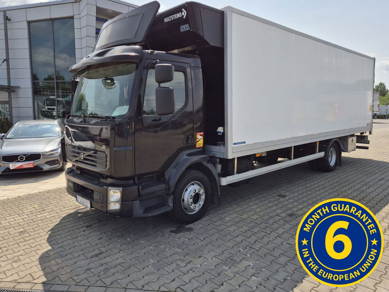 Volvo FL 240 1 Owner / Container - Dobozos felépítményű teherautó: 1 kép. Volvo FL 240 1 Owner / Container - Dobozos felépítményű teherautó: 1 kép.