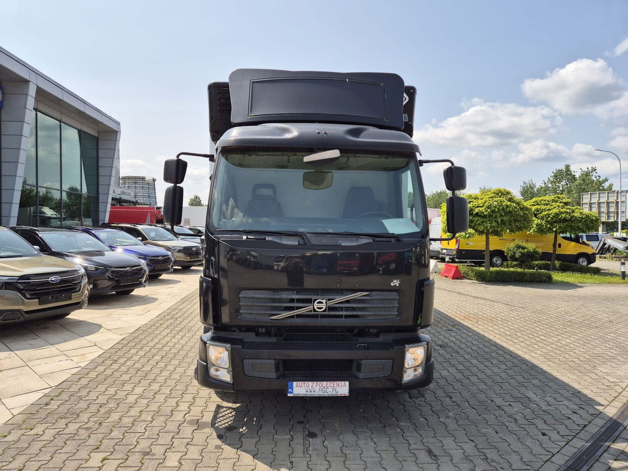 Volvo FL 240 1 Owner / Container - Dobozos felépítményű teherautó: 5 kép. Volvo FL 240 1 Owner / Container - Dobozos felépítményű teherautó: 5 kép.