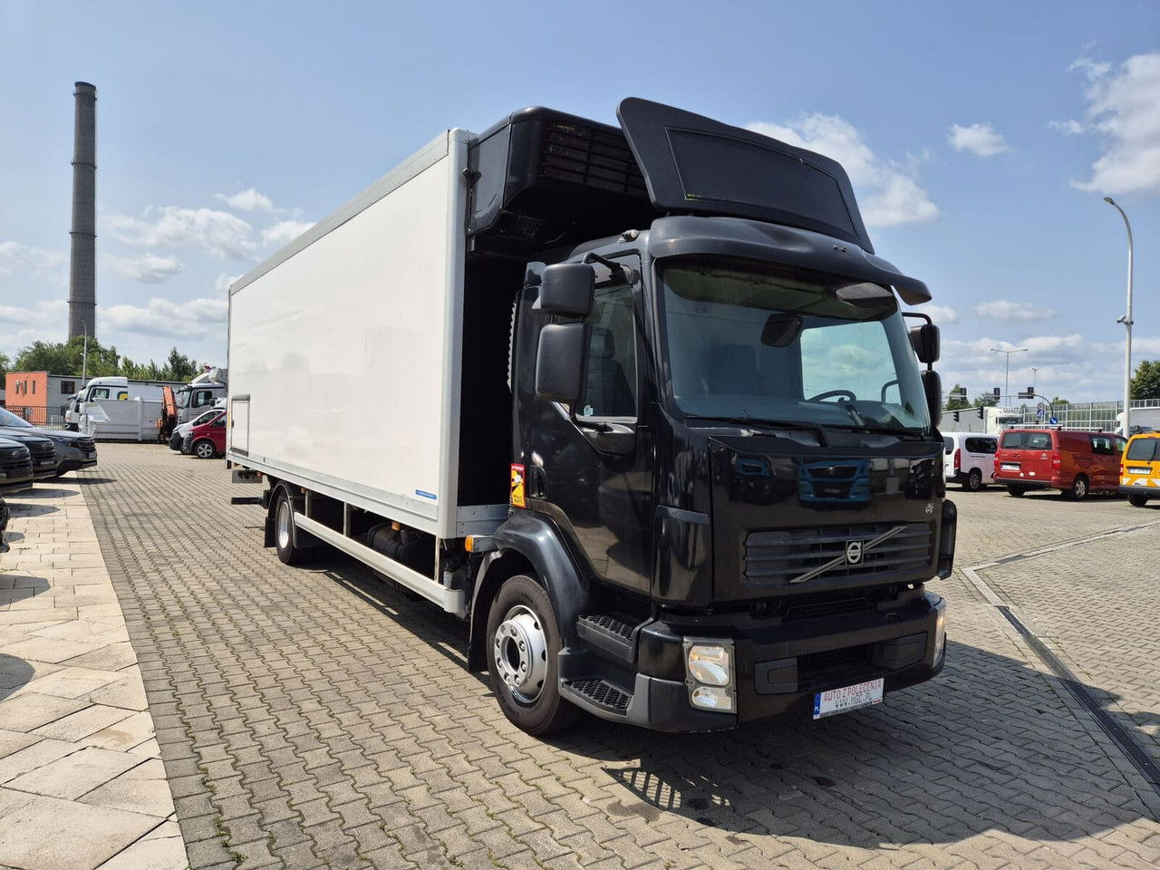 Volvo FL 240 - Dobozos felépítményű teherautó: 5 kép. Volvo FL 240 - Dobozos felépítményű teherautó: 5 kép.