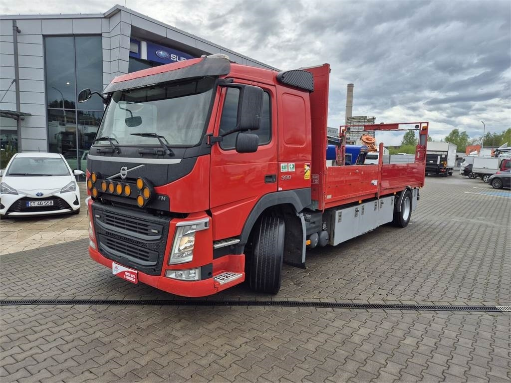 Volvo FM 330 / WEBASTO / HDS HIAB / 1 OWNER - Platós teherautó: 2 kép. Volvo FM 330 / WEBASTO / HDS HIAB / 1 OWNER - Platós teherautó: 2 kép.