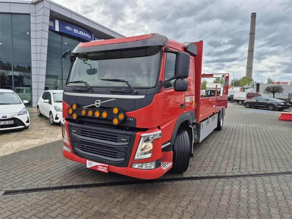 Volvo FM 330 / WEBASTO / HDS HIAB / 1 OWNER - Platós teherautó: 3 kép. Volvo FM 330 / WEBASTO / HDS HIAB / 1 OWNER - Platós teherautó: 3 kép.