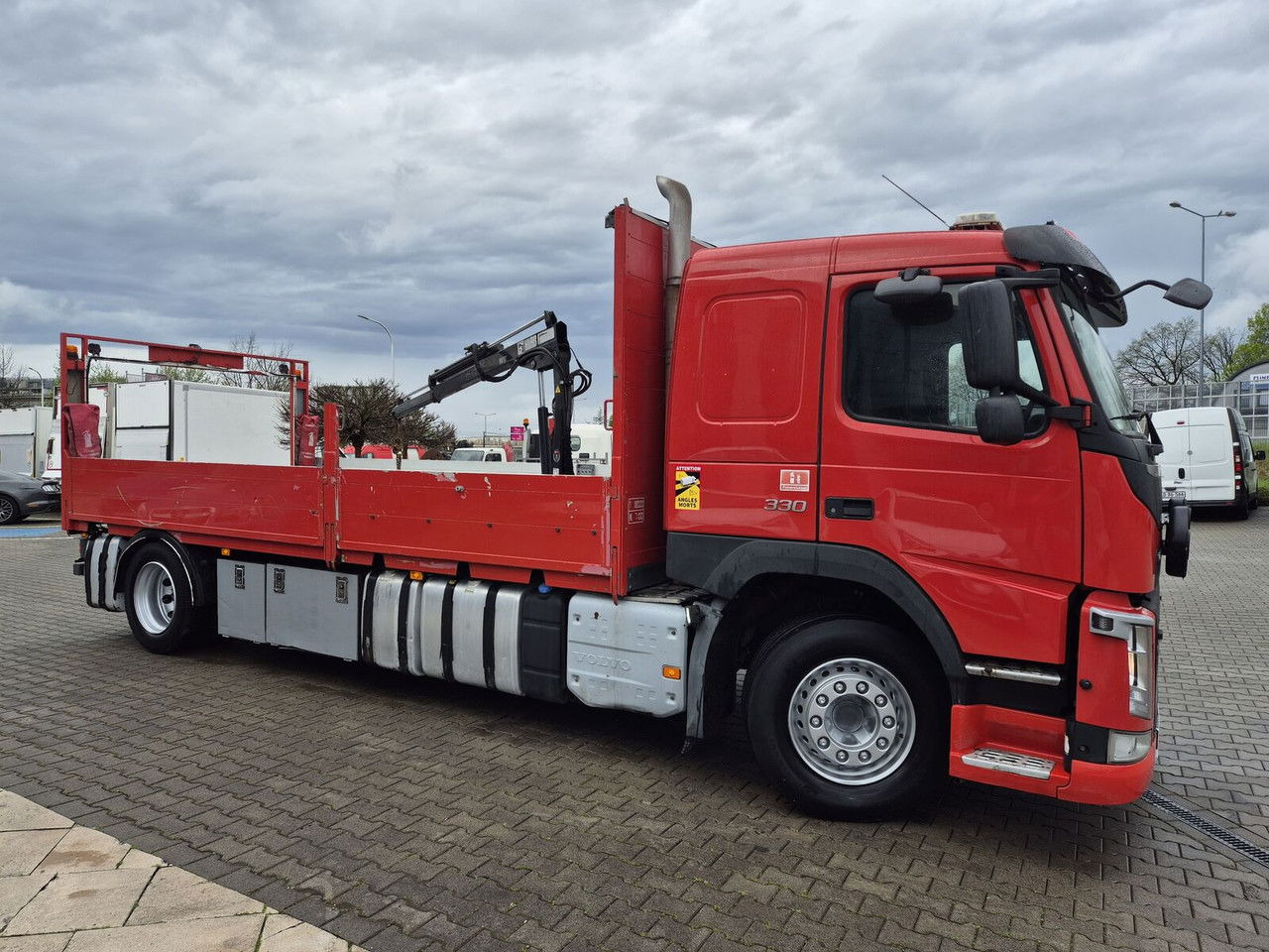 Volvo FM 330 Webasto / HDS Hiab / 1 Owner - Platós teherautó, Darus autó: 5 kép. Volvo FM 330 Webasto / HDS Hiab / 1 Owner - Platós teherautó, Darus autó: 5 kép.