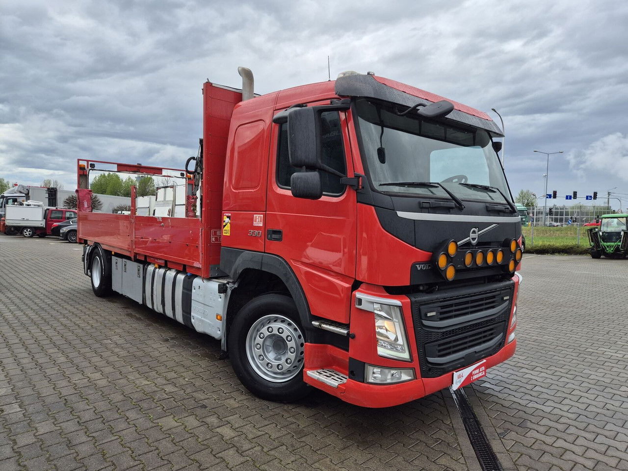 Volvo FM 330 Webasto / HDS Hiab / 1 Owner - Platós teherautó, Darus autó: 2 kép. Volvo FM 330 Webasto / HDS Hiab / 1 Owner - Platós teherautó, Darus autó: 2 kép.
