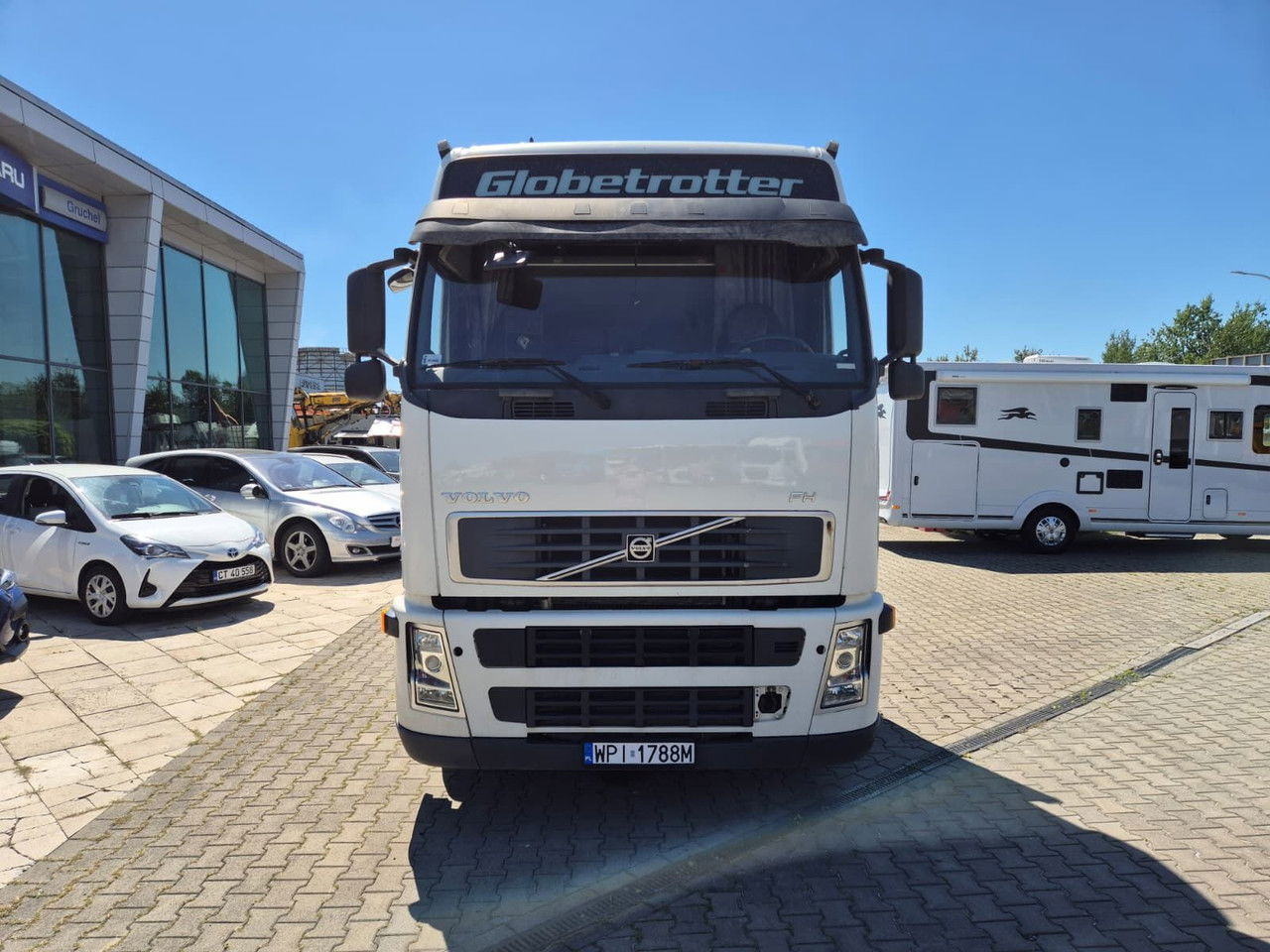 Volvo FM 420 Platform / Works Great - Platós teherautó: 4 kép. Volvo FM 420 Platform / Works Great - Platós teherautó: 4 kép.