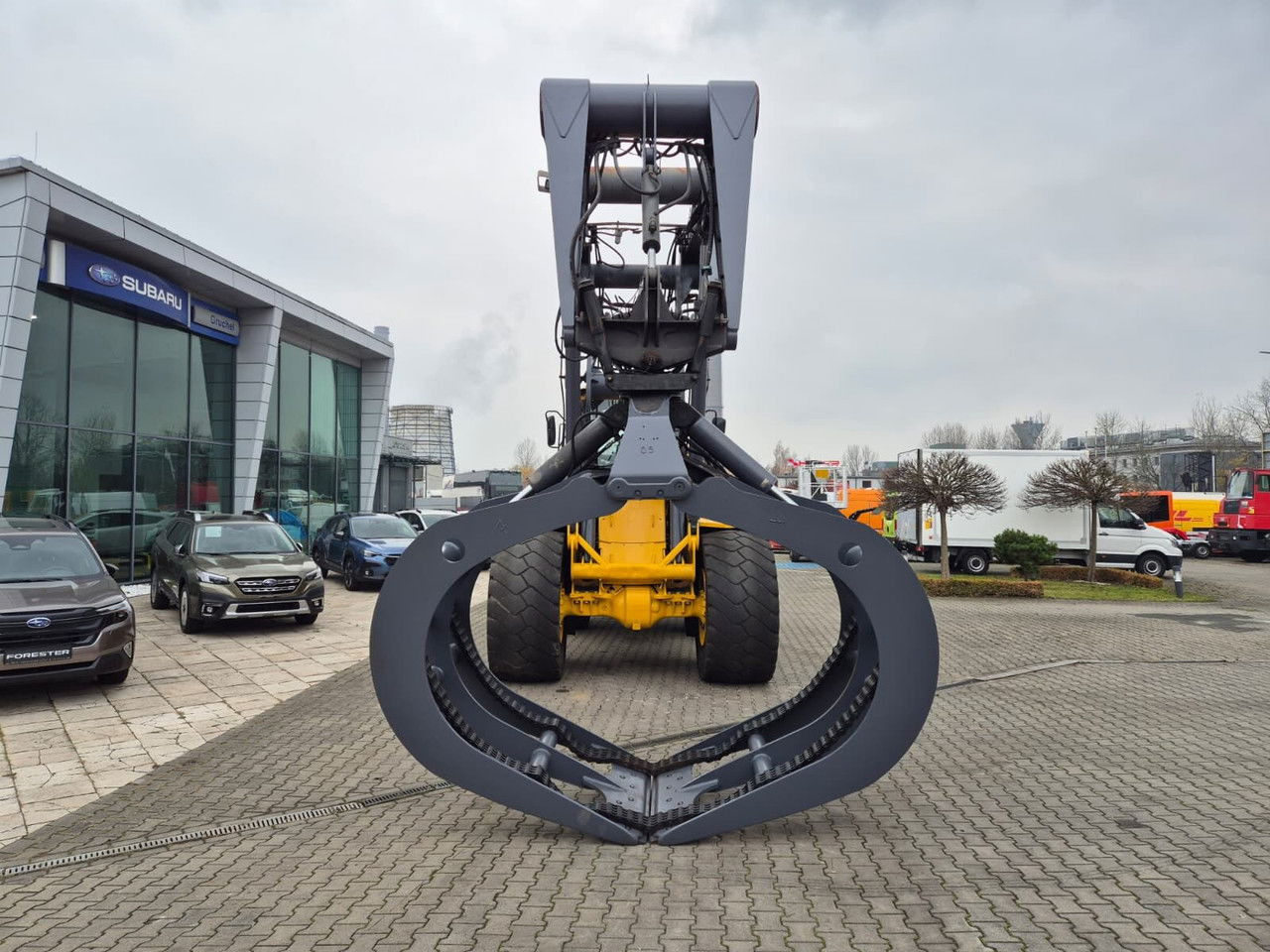 Volvo L180 E / 4WD / 1 Owner / Wood LOG - Gumikerekes homlokrakodó: 5 kép. Volvo L180 E / 4WD / 1 Owner / Wood LOG - Gumikerekes homlokrakodó: 5 kép.