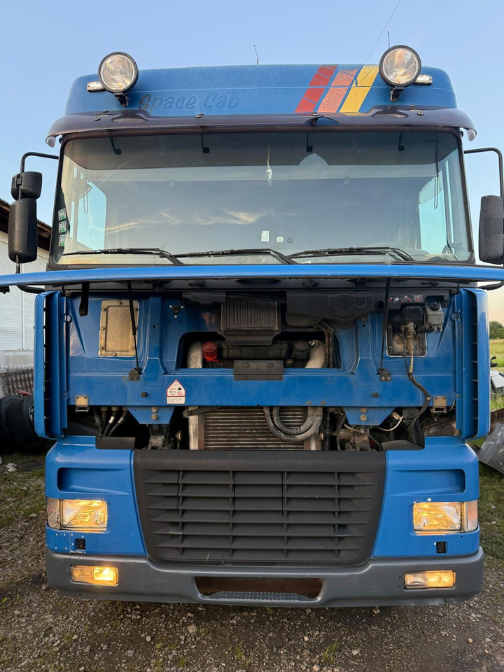 DAF XF 95.380 6X2 stake body - Platós teherautó: 4 kép. DAF XF 95.380 6X2 stake body - Platós teherautó: 4 kép.