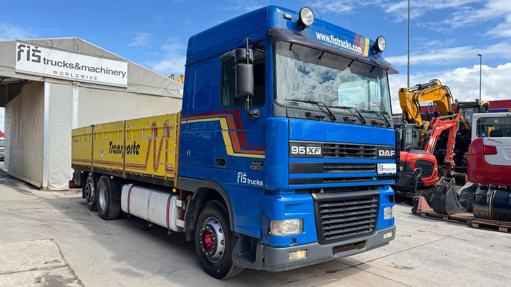 DAF XF 95.380 6X2 stake body - air condition - Platós teherautó: 3 kép. DAF XF 95.380 6X2 stake body - air condition - Platós teherautó: 3 kép.