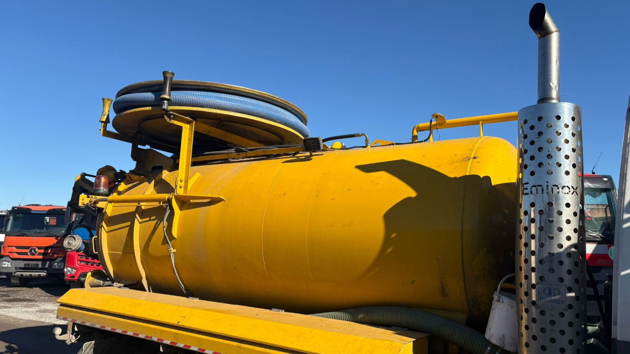 DAF AE55 4x2 vacuum + pressure truck - 8000 liters - Egyéb gépek: 4 kép. DAF AE55 4x2 vacuum + pressure truck - 8000 liters - Egyéb gépek: 4 kép.