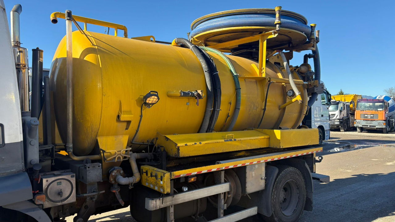 DAF AE55 4x2 vacuum + pressure truck - 8000 liters - Egyéb gépek: 2 kép. DAF AE55 4x2 vacuum + pressure truck - 8000 liters - Egyéb gépek: 2 kép.