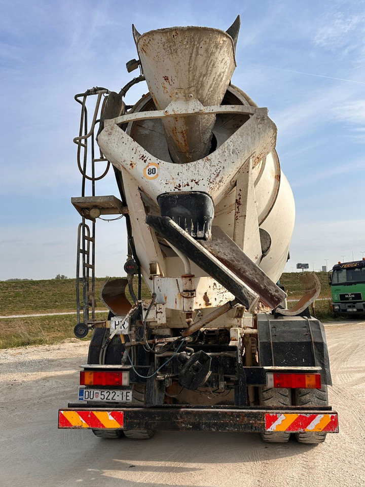 Iveco Eurotrakker 260E35W 6x6 mixer - 7m3 - Betonmixer: 4 kép. Iveco Eurotrakker 260E35W 6x6 mixer - 7m3 - Betonmixer: 4 kép.