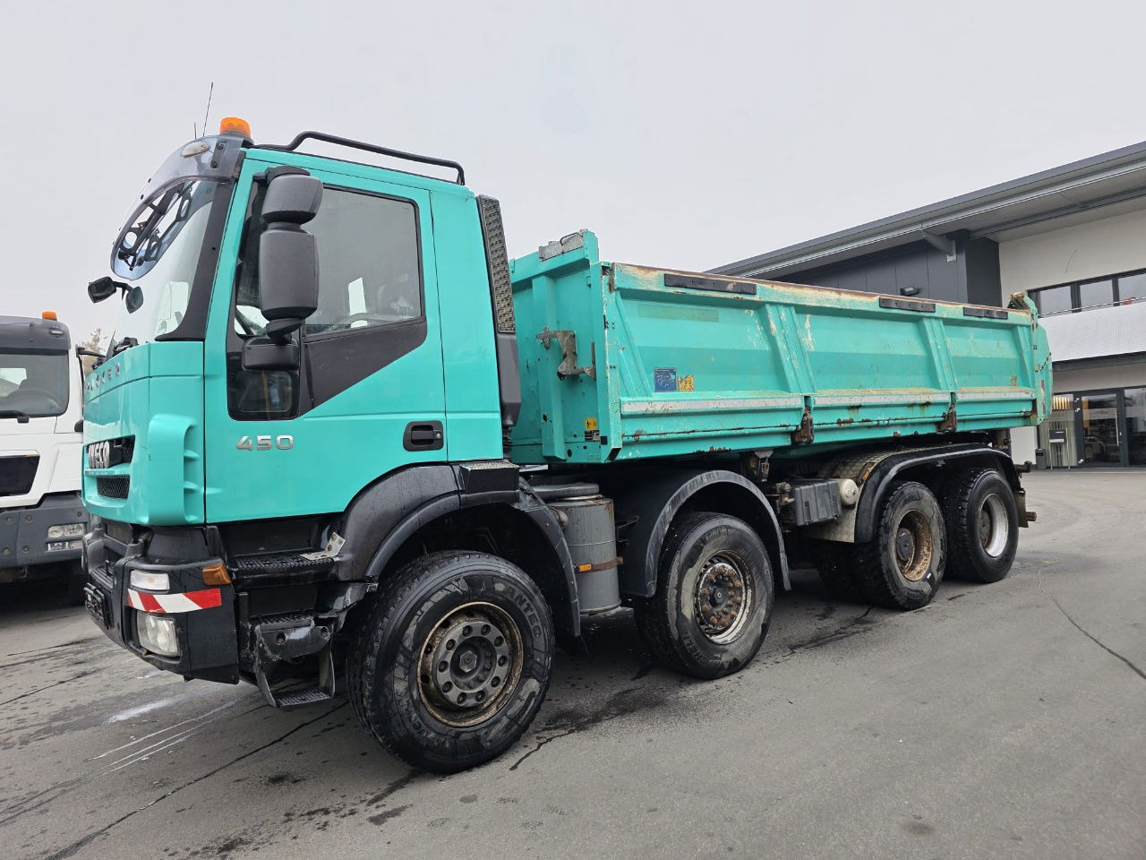 Iveco Trakker AD340T45 8x4 bordmatic tipper - retarder - Billenőplatós teherautó: 2 kép. Iveco Trakker AD340T45 8x4 bordmatic tipper - retarder - Billenőplatós teherautó: 2 kép.