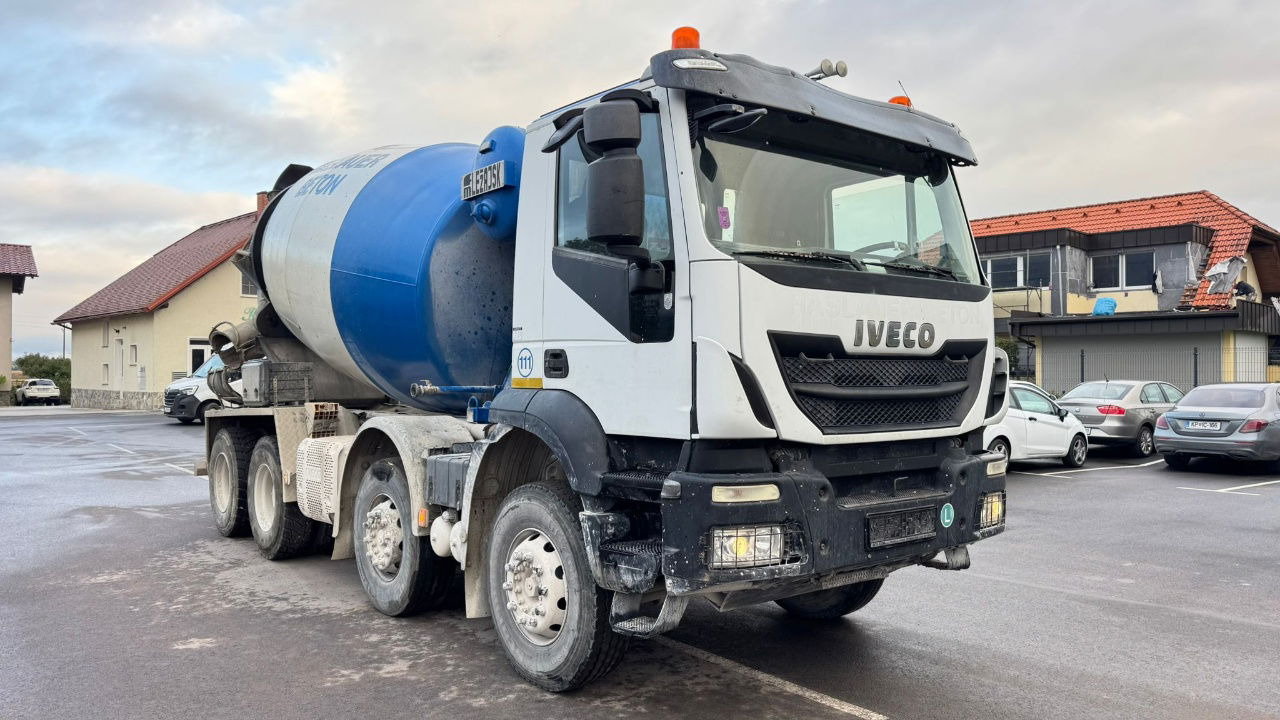 Iveco Trakker AD340TB45 8x4 mixer 10m3 - Betonmixer: 3 kép. Iveco Trakker AD340TB45 8x4 mixer 10m3 - Betonmixer: 3 kép.