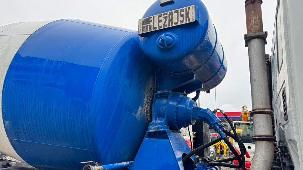 Iveco Trakker AD340TB45 8x4 mixer 9m3 - Betonmixer: 5 kép. Iveco Trakker AD340TB45 8x4 mixer 9m3 - Betonmixer: 5 kép.