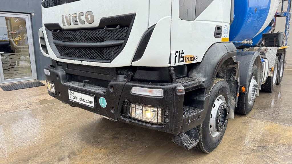 Iveco Trakker AD340TB45 8x4 mixer 9m3 - Betonmixer: 2 kép. Iveco Trakker AD340TB45 8x4 mixer 9m3 - Betonmixer: 2 kép.