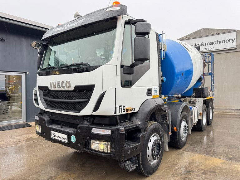Iveco Trakker AD340TB45 8x4 mixer 9m3 - Betonmixer: 1 kép. Iveco Trakker AD340TB45 8x4 mixer 9m3 - Betonmixer: 1 kép.
