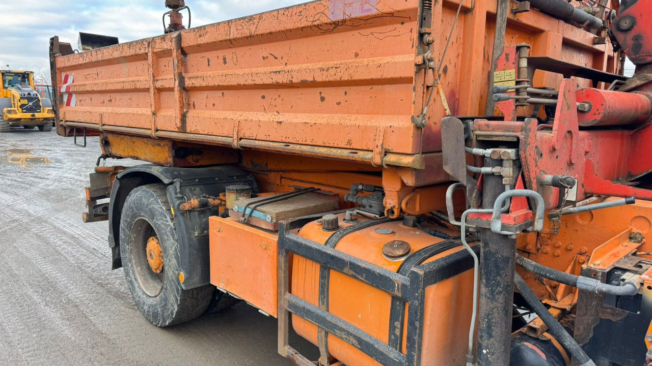 MAN 19.293 4x4 tipper 14.8M - remote control - Billenőplatós teherautó: 4 kép. MAN 19.293 4x4 tipper 14.8M - remote control - Billenőplatós teherautó: 4 kép.