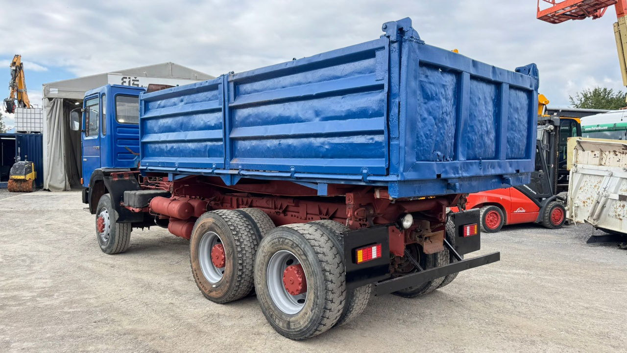 MAN 26.281 6x6 3 sided tipper - ZF gearbox - Billenőplatós teherautó: 4 kép. MAN 26.281 6x6 3 sided tipper - ZF gearbox - Billenőplatós teherautó: 4 kép.