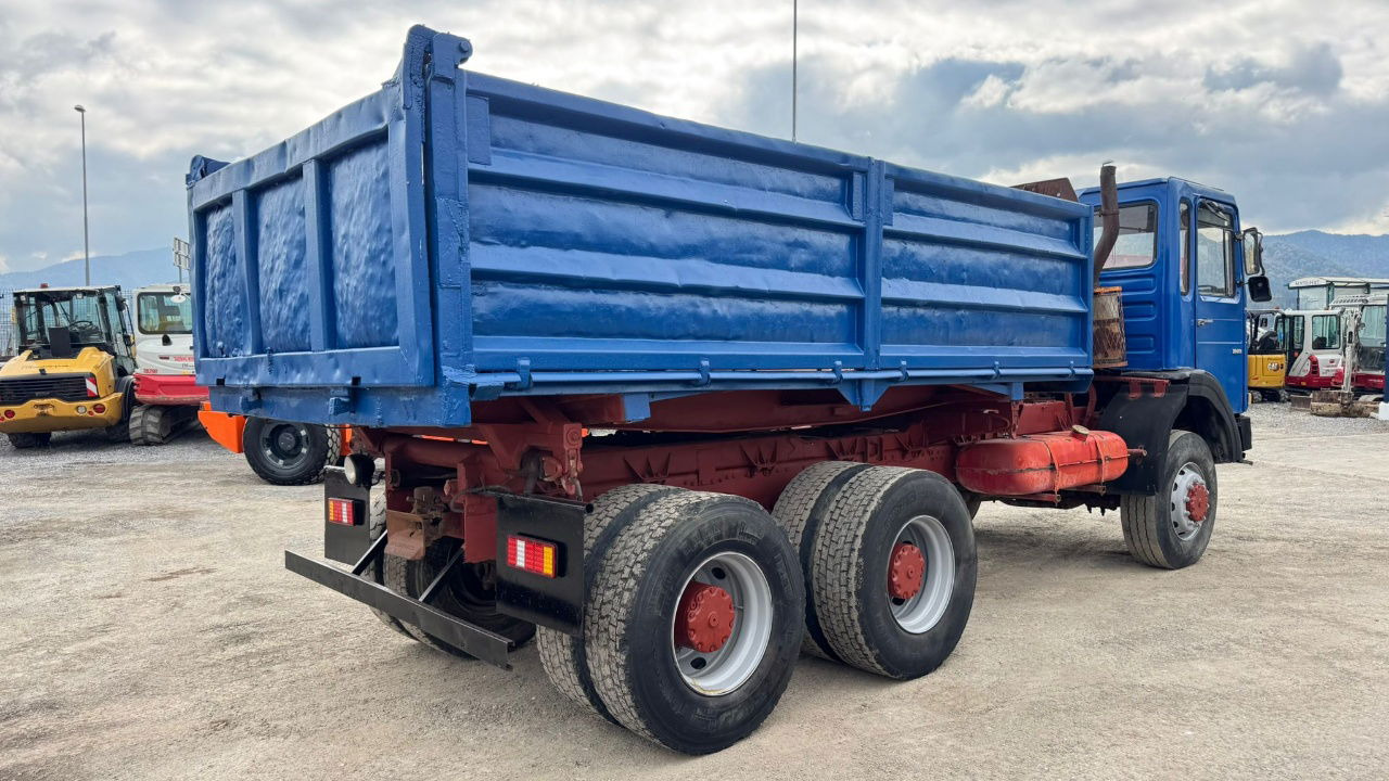 MAN 26.281 6x6 3 sided tipper - ZF gearbox - Billenőplatós teherautó: 5 kép. MAN 26.281 6x6 3 sided tipper - ZF gearbox - Billenőplatós teherautó: 5 kép.