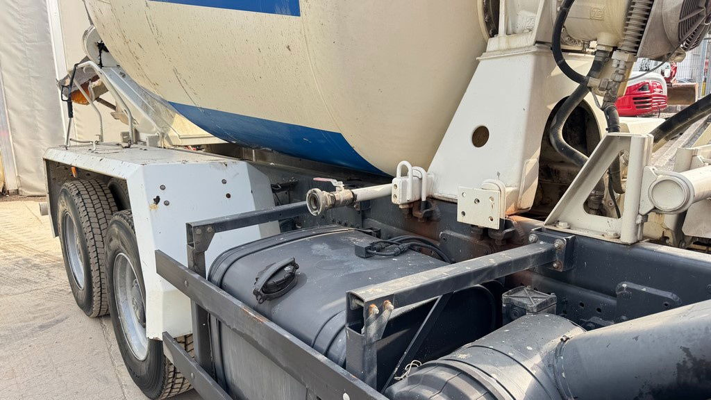 MAN FE 410A 6x4 mixer - 7m3 - euro 3 - Betonmixer: 4 kép. MAN FE 410A 6x4 mixer - 7m3 - euro 3 - Betonmixer: 4 kép.