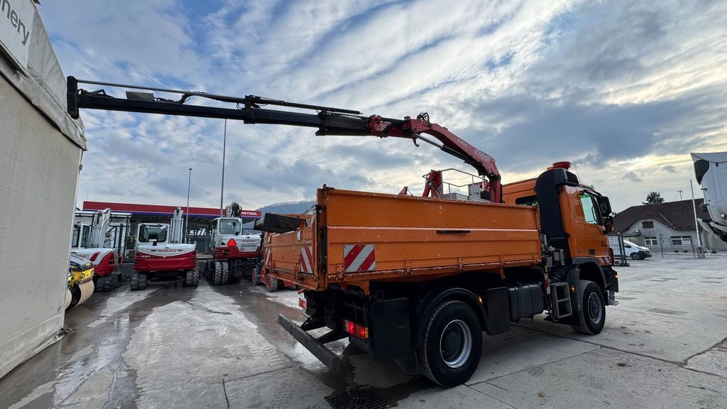 Billenőplatós teherautó Mercedes-Benz Actros 1832 AK tipper 4x4 - crane Fassi 9.2M - remote control: 13 kép.