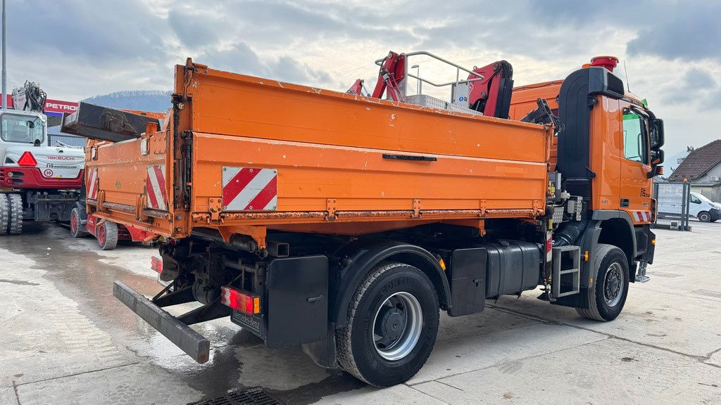 Mercedes-Benz Actros 1832 AK tipper 4x4 - crane Fassi 9.2M - remote control - Billenőplatós teherautó: 5 kép. Mercedes-Benz Actros 1832 AK tipper 4x4 - crane Fassi 9.2M - remote control - Billenőplatós teherautó: 5 kép.