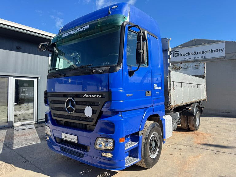 Mercedes-Benz Actros 1841 L 4x2 tipper - tarpaulin - euro 5 - Billenőplatós teherautó: 1 kép. Mercedes-Benz Actros 1841 L 4x2 tipper - tarpaulin - euro 5 - Billenőplatós teherautó: 1 kép.