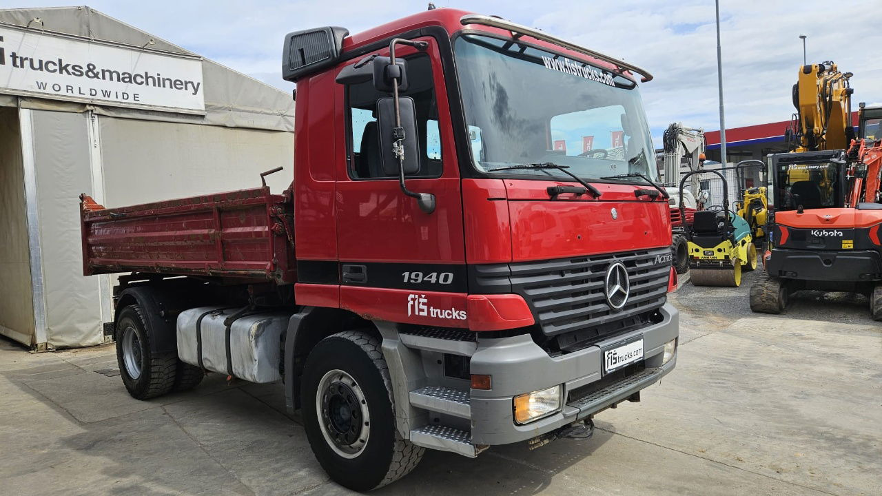 Mercedes-Benz Actros 1940 4x2 3 sided Meiller tipper - Billenőplatós teherautó: 2 kép. Mercedes-Benz Actros 1940 4x2 3 sided Meiller tipper - Billenőplatós teherautó: 2 kép.
