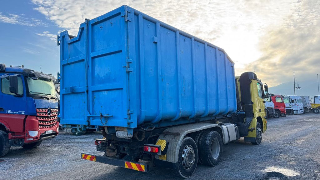 Mercedes-Benz Actros 2546 6x2 abroll tipper - crane LIV - scissors - retarder - lifting axle - Cserefelépítményes teherautó: 5 kép. Mercedes-Benz Actros 2546 6x2 abroll tipper - crane LIV - scissors - retarder - lifting axle - Cserefelépítményes teherautó: 5 kép.