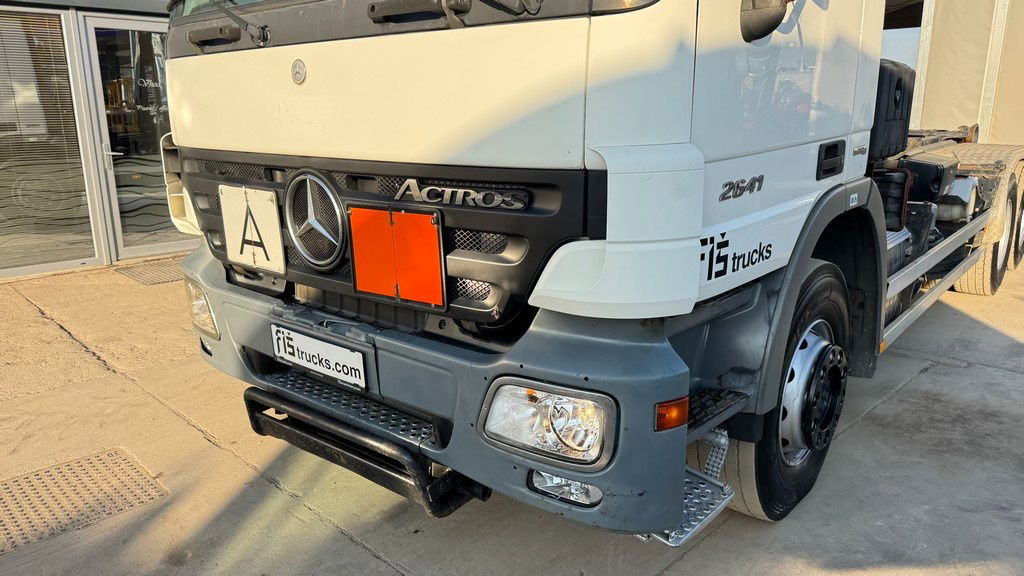 Mercedes-Benz Actros 2641 6x4 hiab abroll tipper - spring complete - Cserefelépítményes teherautó: 2 kép. Mercedes-Benz Actros 2641 6x4 hiab abroll tipper - spring complete - Cserefelépítményes teherautó: 2 kép.