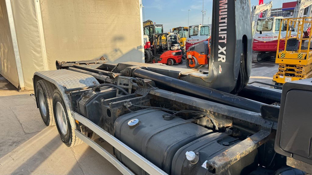 Mercedes-Benz Actros 2641 6x4 hiab abroll tipper - spring complete - Cserefelépítményes teherautó: 4 kép. Mercedes-Benz Actros 2641 6x4 hiab abroll tipper - spring complete - Cserefelépítményes teherautó: 4 kép.