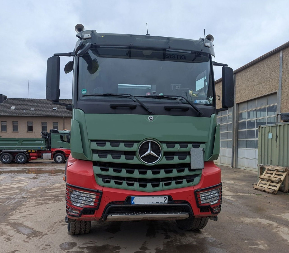 Mercedes-Benz Actros 2651 6X4 meiller bordmatic tipper - Billenőplatós teherautó: 2 kép. Mercedes-Benz Actros 2651 6X4 meiller bordmatic tipper - Billenőplatós teherautó: 2 kép.
