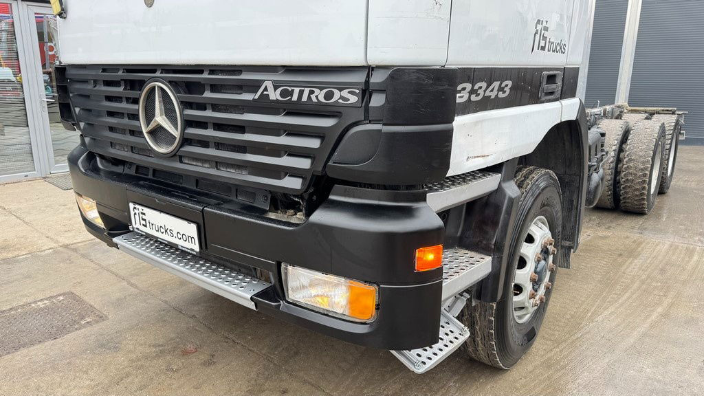 Mercedes-Benz Actros 3331 B 6x4 chassis - big axle - Alvaz teherautó: 2 kép. Mercedes-Benz Actros 3331 B 6x4 chassis - big axle - Alvaz teherautó: 2 kép.
