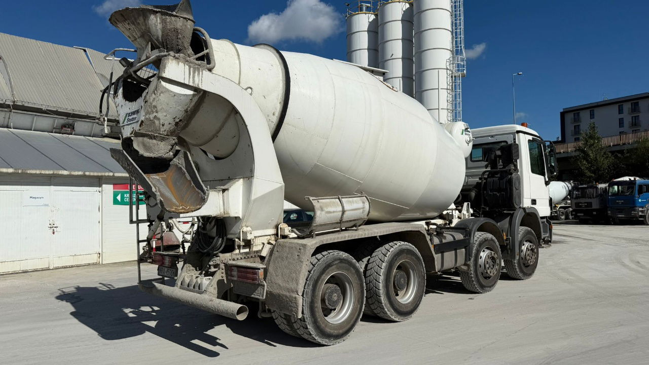 Mercedes-Benz Actros 3532 8x4 beton Schwing mixer 10m3 - Betonmixer: 4 kép. Mercedes-Benz Actros 3532 8x4 beton Schwing mixer 10m3 - Betonmixer: 4 kép.