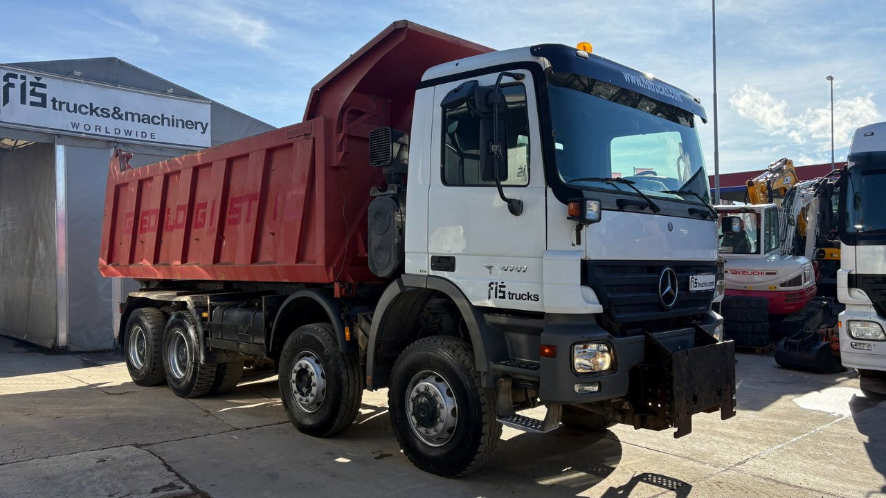 Mercedes-Benz Actros 4141 K 8x6 tipper - 19m3 - spring suspension - Billenőplatós teherautó: 2 kép. Mercedes-Benz Actros 4141 K 8x6 tipper - 19m3 - spring suspension - Billenőplatós teherautó: 2 kép.
