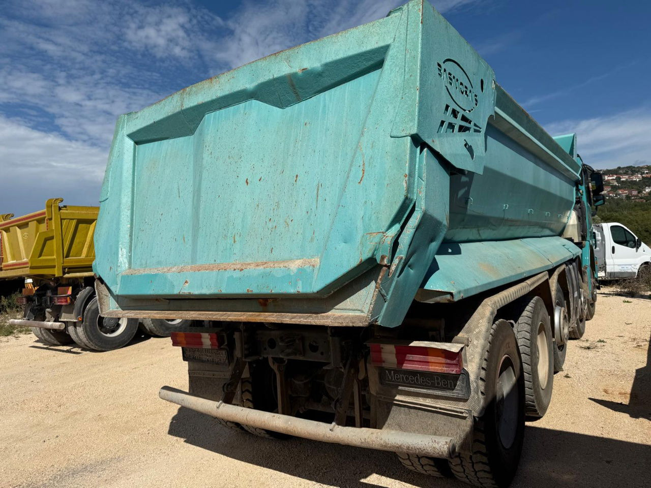 Mercedes-Benz Actros 4448 10x4 mulda tipper - euro 5 - lifting axle - Billenőplatós teherautó: 4 kép. Mercedes-Benz Actros 4448 10x4 mulda tipper - euro 5 - lifting axle - Billenőplatós teherautó: 4 kép.