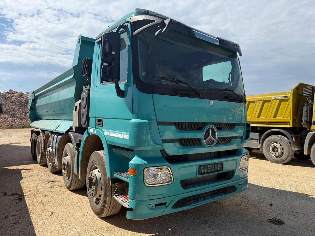 Mercedes-Benz Actros 4448 10x4 mulda tipper - euro 5 - lifting axle - Billenőplatós teherautó: 1 kép. Mercedes-Benz Actros 4448 10x4 mulda tipper - euro 5 - lifting axle - Billenőplatós teherautó: 1 kép.